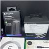 Image 2 : MOPHIE POWER BANKS WITH WIRELESS CHARGER AND CHARGING ACCESSORIES