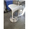 Image 2 : 2 WHITE ADJUSTABLE HIGHT BAR STOOLS