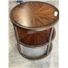 Image 2 : VINTAGE ROUND SIDE TABLE