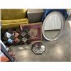 Image 1 : 3 WALL MIRRORS AND FRAMED PRINT