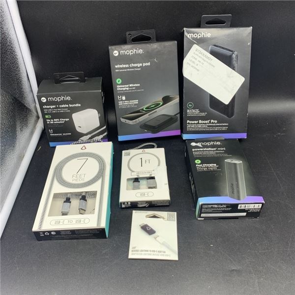 MOPHIE POWER BANKS WITH WIRELESS CHARGER AND CHARGING ACCESSORIES