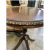 Image 5 : ANTIQUE PARLOUR TABLE