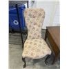 Image 2 : VINTAGE DEILCRAFT MADE IN CANADA SIDE TABLE AND ANTIQUE PARLOUR CHAIR