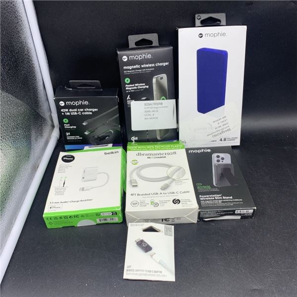 MOPHIE POWER BANKS WITH WIRELESS CHARGER AND CHARGING ACCESSORIES