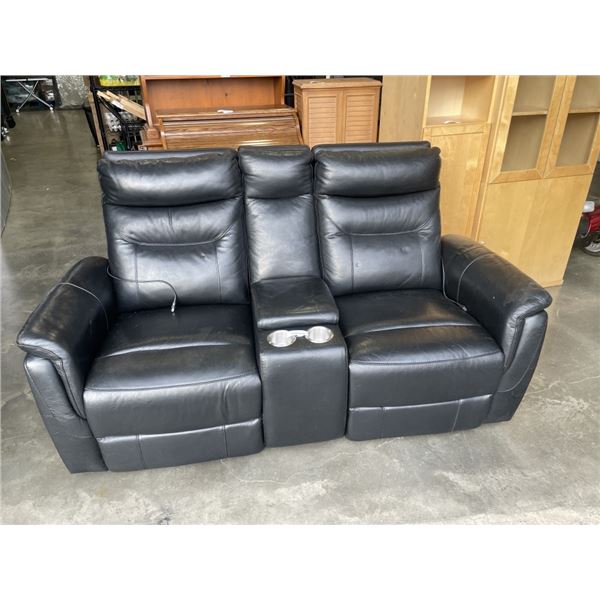 BLACK LEATHER POWER RECLINING LOVESEAT WITH CONSOLE, WORKING IN GOOD CONDITION