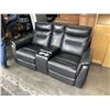 Image 2 : BLACK LEATHER POWER RECLINING LOVESEAT WITH CONSOLE, WORKING IN GOOD CONDITION