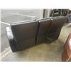 Image 4 : BLACK LEATHER POWER RECLINING LOVESEAT WITH CONSOLE, WORKING IN GOOD CONDITION