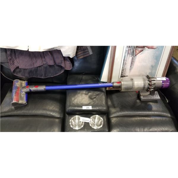DYSON V11 ABSOLUTE CORDLESS VACUUM WORKING