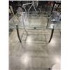 Image 5 : GLASS TOP DINETTE TABLE AND 4 CHAIRS