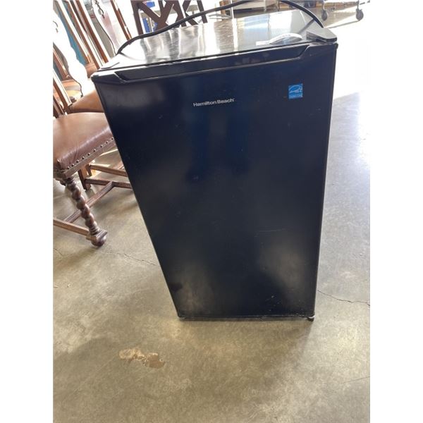 HAMILTON BEACH MINI FRIDGE
