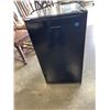 Image 1 : HAMILTON BEACH MINI FRIDGE