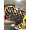Image 3 : 2 TRAYS OR AIR TOOLS AND CHISEL SET ETC