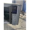 Image 3 : LG 1.5 CUBIC FOOT 1200 W MICROWAVE OVEN WORKING