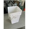 Image 1 : BUCKET OF SCISSORS