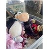 Image 4 : TOTE OF ASSORTED STUFFED ANIMALS