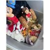 Image 5 : TOTE OF ASSORTED STUFFED ANIMALS