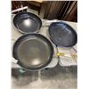 Image 3 : LOT OF FRYING BLUE DIAMOND PANS AND ELECTRIC KETTLE