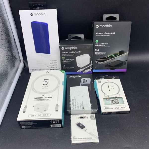 MOPHIE POWER BANKS WITH WIRELESS CHARGER AND CHARGING ACCESSORIES