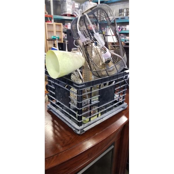 TOTE OF LAMPS AND DECOR