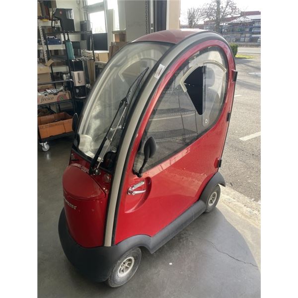 RED SHOPRIDER - WORKING CONDITION, KEYS INCLUDING, COMES W/ BATTERY BUT DEAD/NEEDS REPLACEMENT