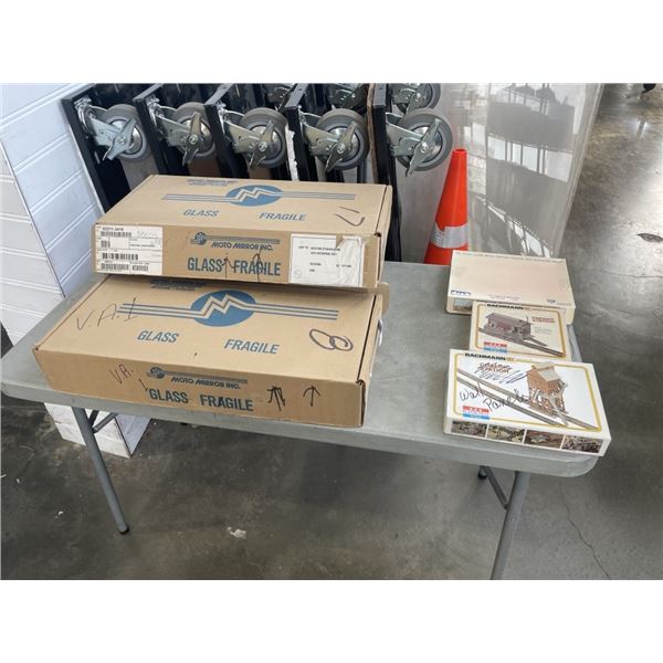 3 BOXES OF COLLECTIBLE HO SCALE TRAIN CARS AND PIECES, ETC