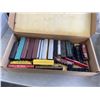 Image 6 : 3 BOXES OF COLLECTIBLE HO SCALE TRAIN CARS AND PIECES, ETC
