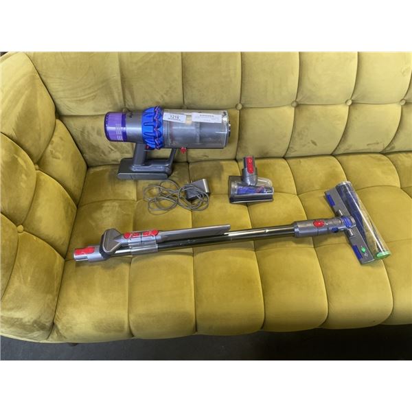DYSON V15 DETECT COMPLETE PLUS CORDLESS STICK VACUUM - TESTED WORKING