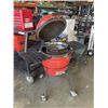 Image 2 : KAMADO JOE CERAMIC SMOKER AND GRILL - WORKING