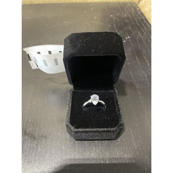 NEW S925 3.0CT PEAR CUT SIMULATED DIAMOND (CZ) TWIST RING ZIXE 8 MOUNTED IN 925 STERLING SILVER W/ W