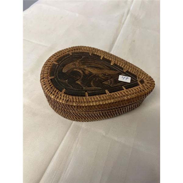 HAND CRAFTED NATIVE INDIAN CASE W/ CONTENTS