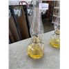 Image 5 : 2 ANTIQUE OIL LAMPS W/ SHADES