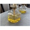 Image 6 : 2 ANTIQUE OIL LAMPS W/ SHADES