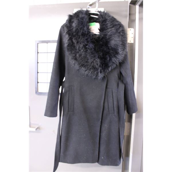 RV Vanguard black wool blend coat featuring a large faux fur collar and two front pockets