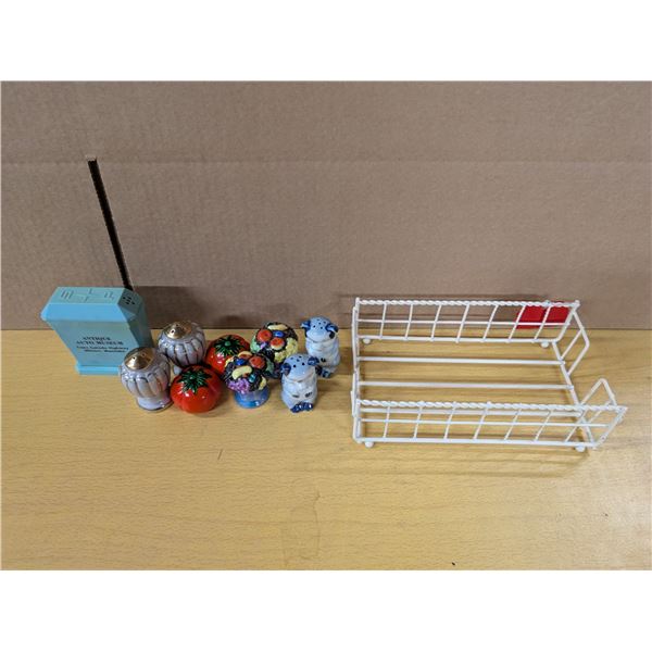 Lot of salt and pepper shakers (6)