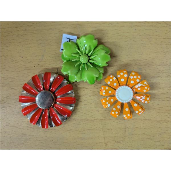 Lot of 3 enameled floral broaches, 1970’s
