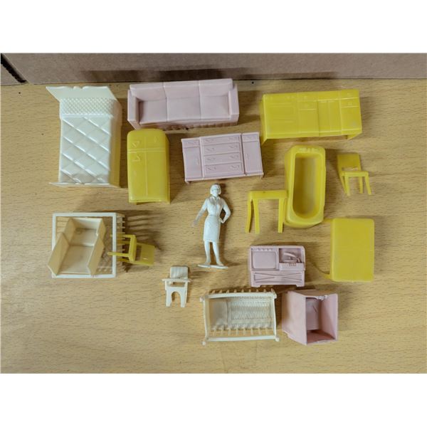 Lot of vintage doll furniture