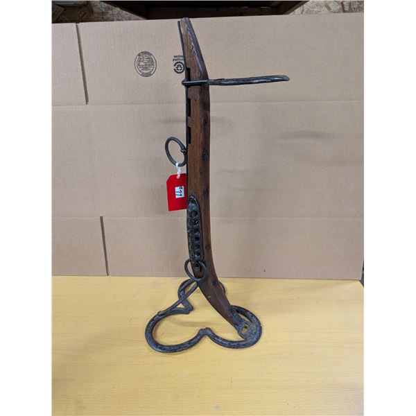 Horseshoe stand