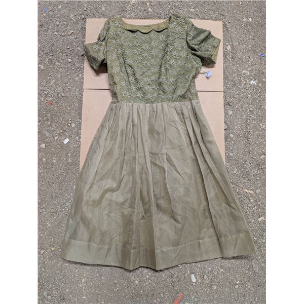Vintage green party dress, with belt, side zipper, size 12