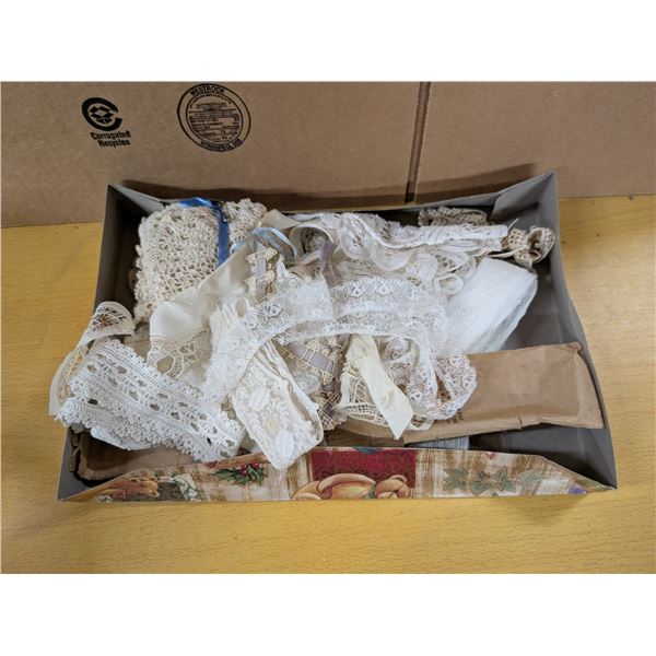 Lot of vintage collars and lace