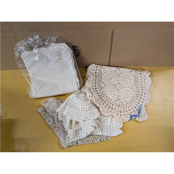 Lot of 12 linen napkins with draw work, handmade table runners