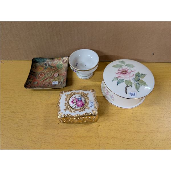 Lot of pin trays, dresser jars (4)