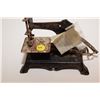 Image 1 : Tiny Sewing Machine A/F