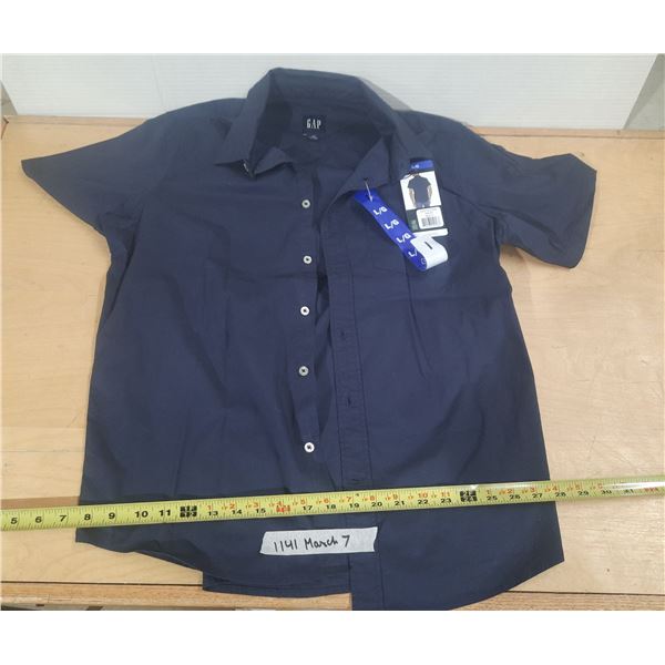 Men’s Gap Shirt, large (New)