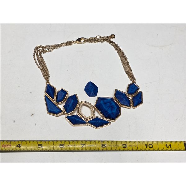 Necklace- has a broken piece