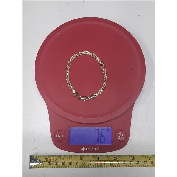 Gold Bracelet. (Weight - 7.6g) - Marked 14 KT. Is magnetic - sticks