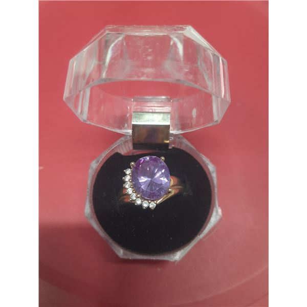 Gold Ring. (Weight - 5.7g) - Size - 7 - Marked 10 KT.