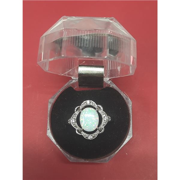Silver Ring. (Weight - 4g) - Size - 10 - Marked 925.