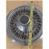Image 2 : Vintage Ford Thunderbird Wire Spoke 15-Inch Hub Cap.
