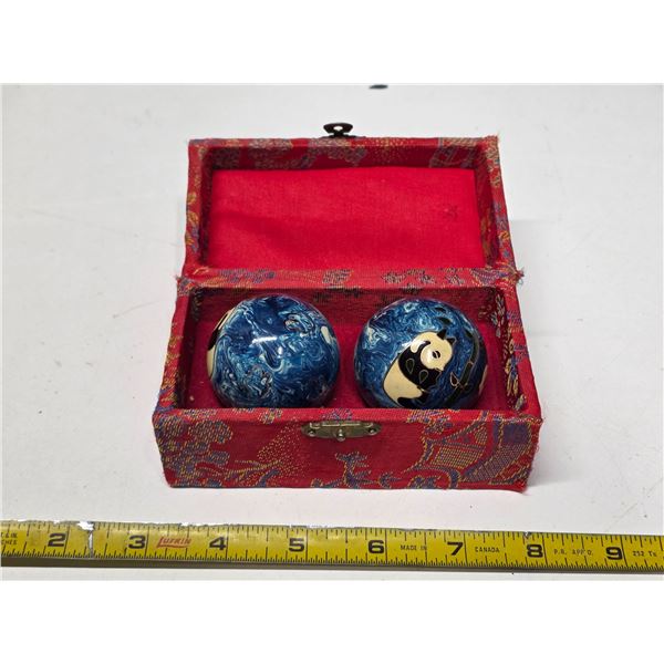 2 boading balls and case