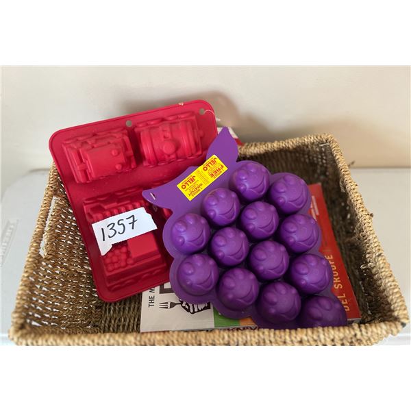 Jello Jiggler 1990s Grape mold (never used) , other, with basket
